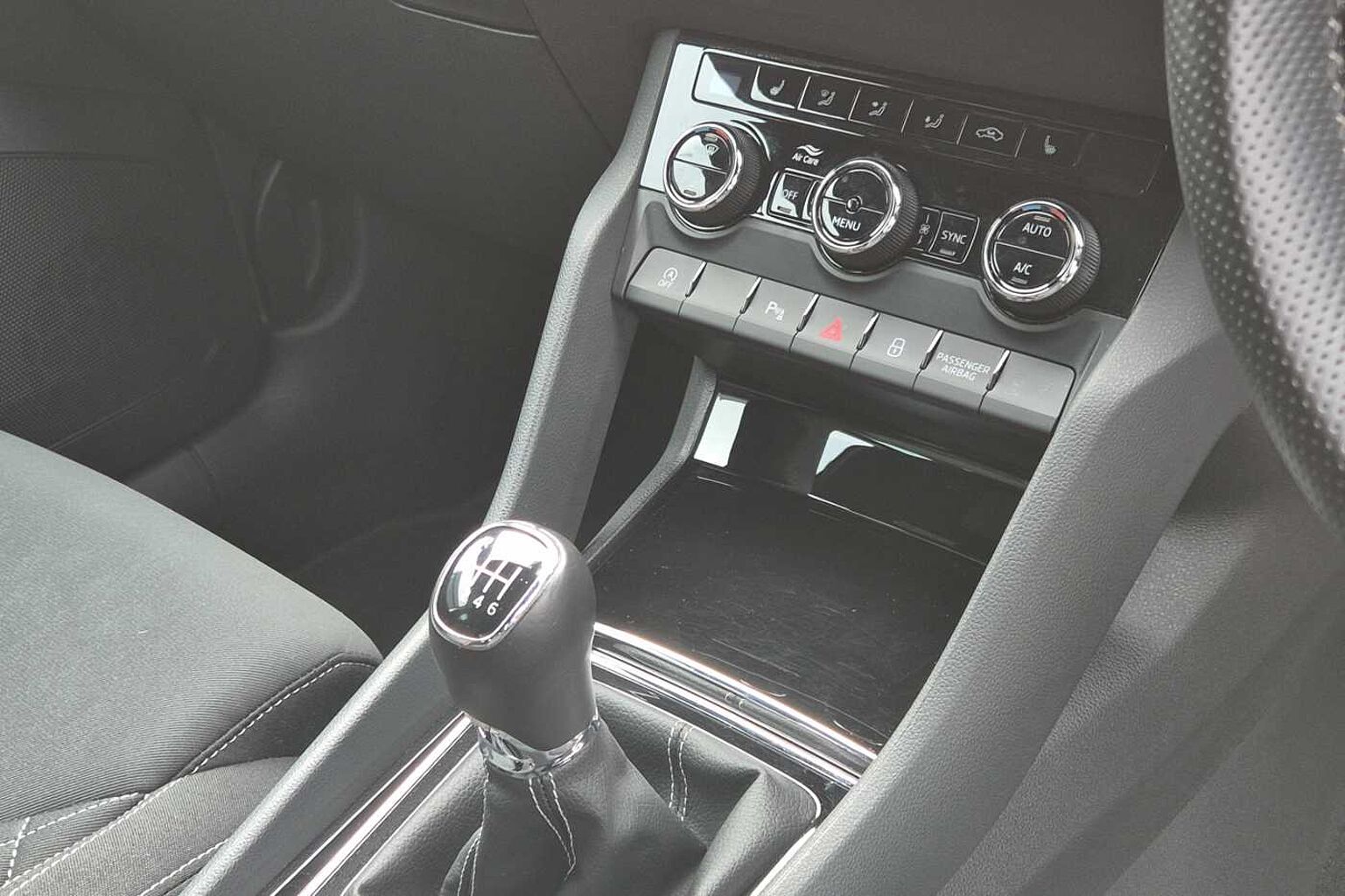 SKODA KAROQ 1.5 TSI Sportline 5dr