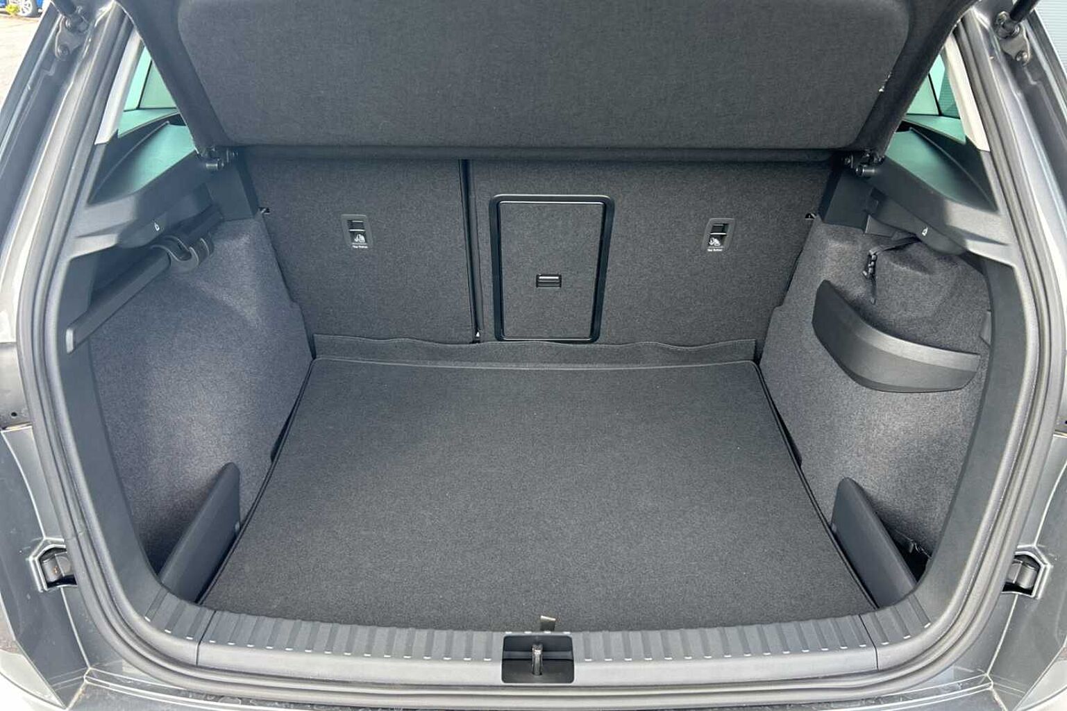 SKODA Karoq Estate 1.5 TSI SE L 5dr