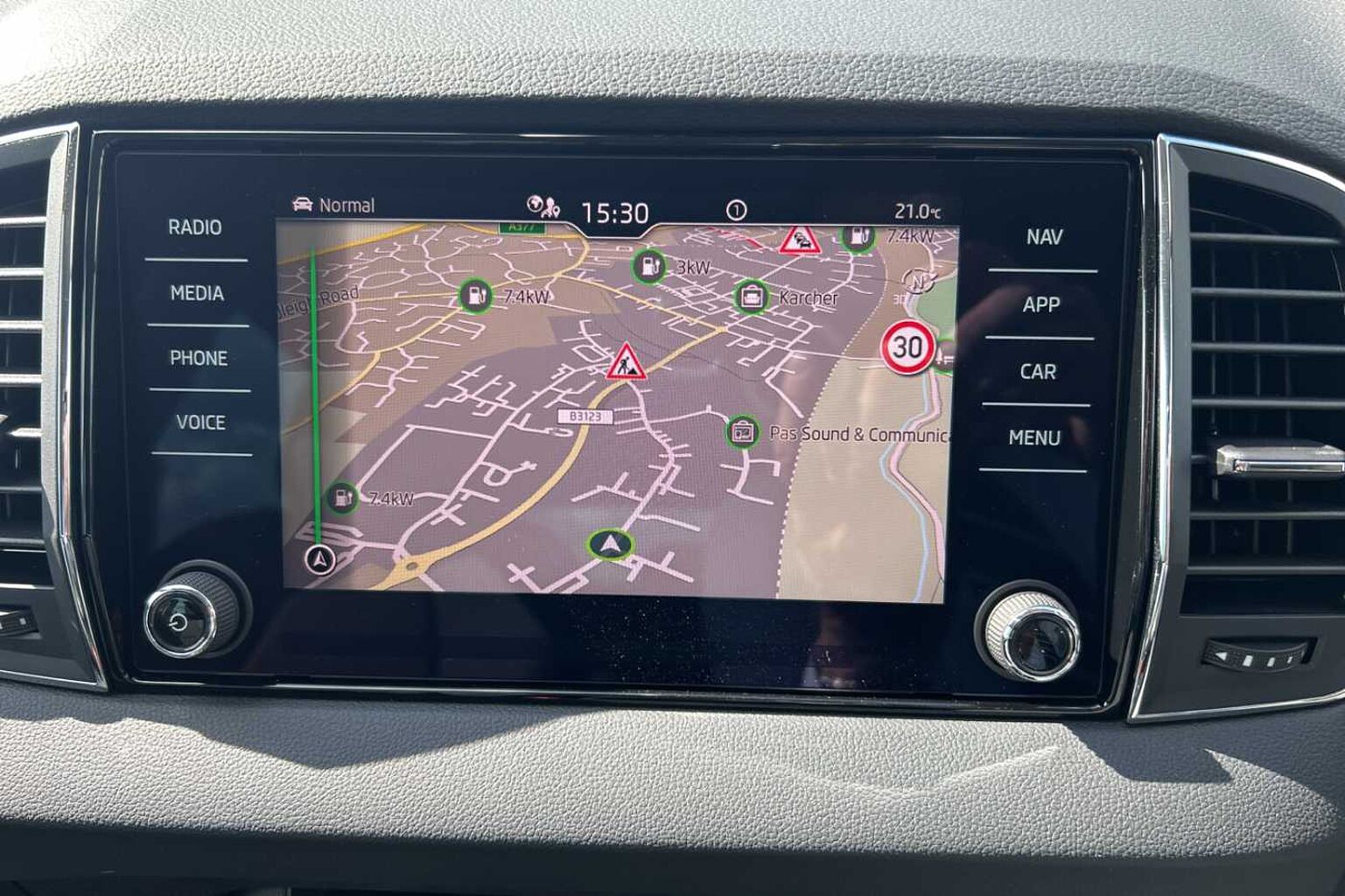SKODA Karoq Estate 1.5 TSI SE L 5dr