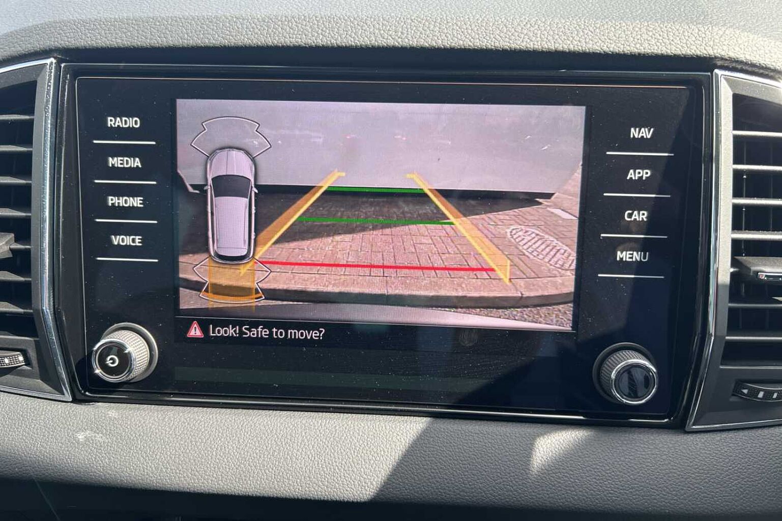 SKODA Karoq Estate 1.5 TSI SE L 5dr