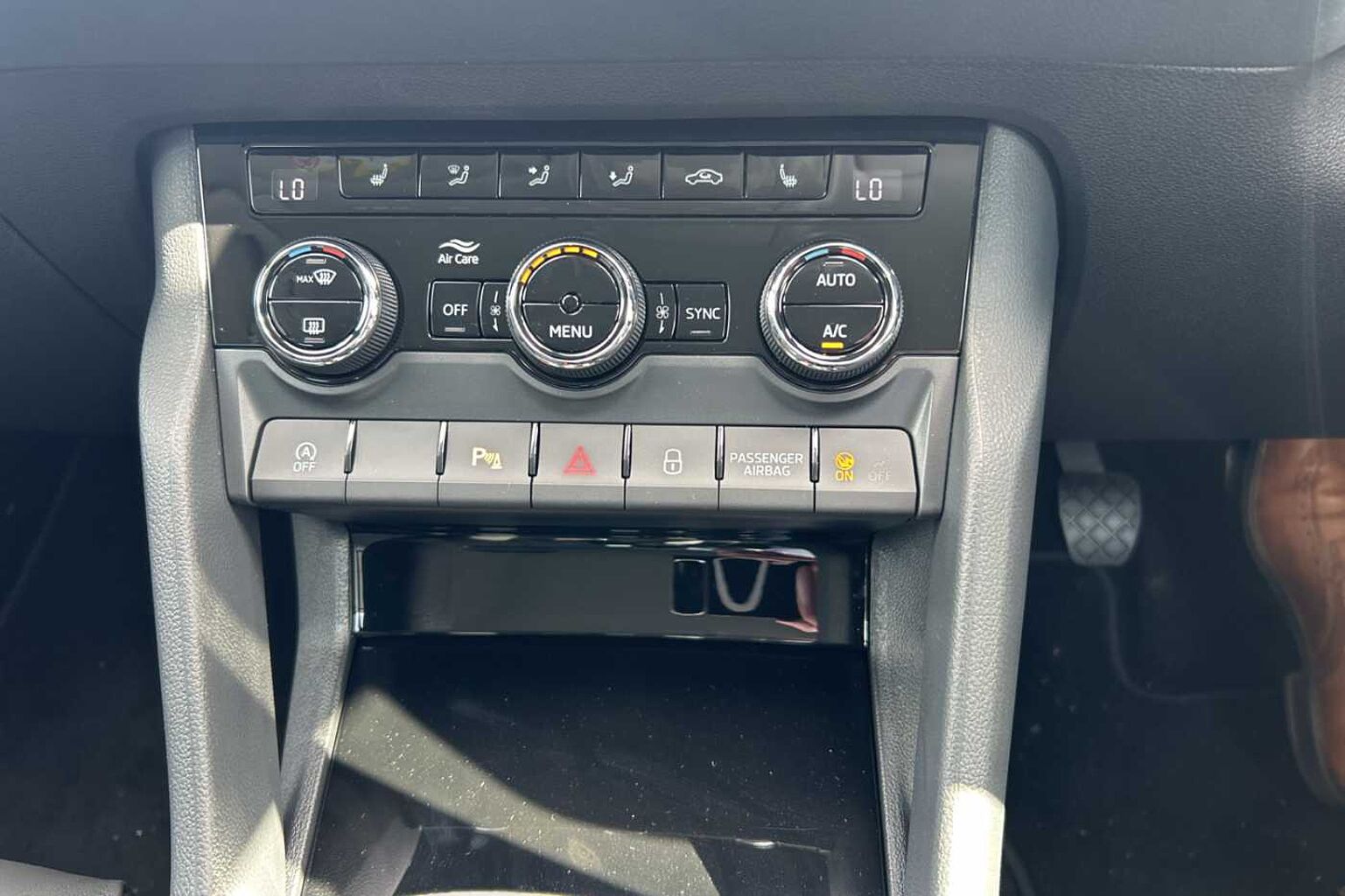 SKODA Karoq Estate 1.5 TSI SE L 5dr