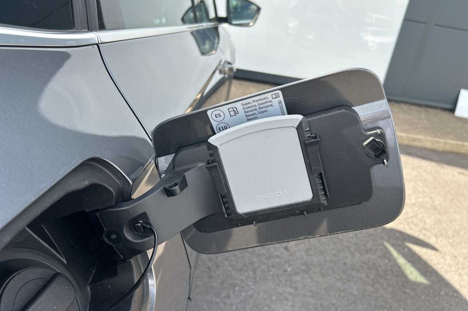 SKODA Karoq Estate 1.5 TSI SE L 5dr