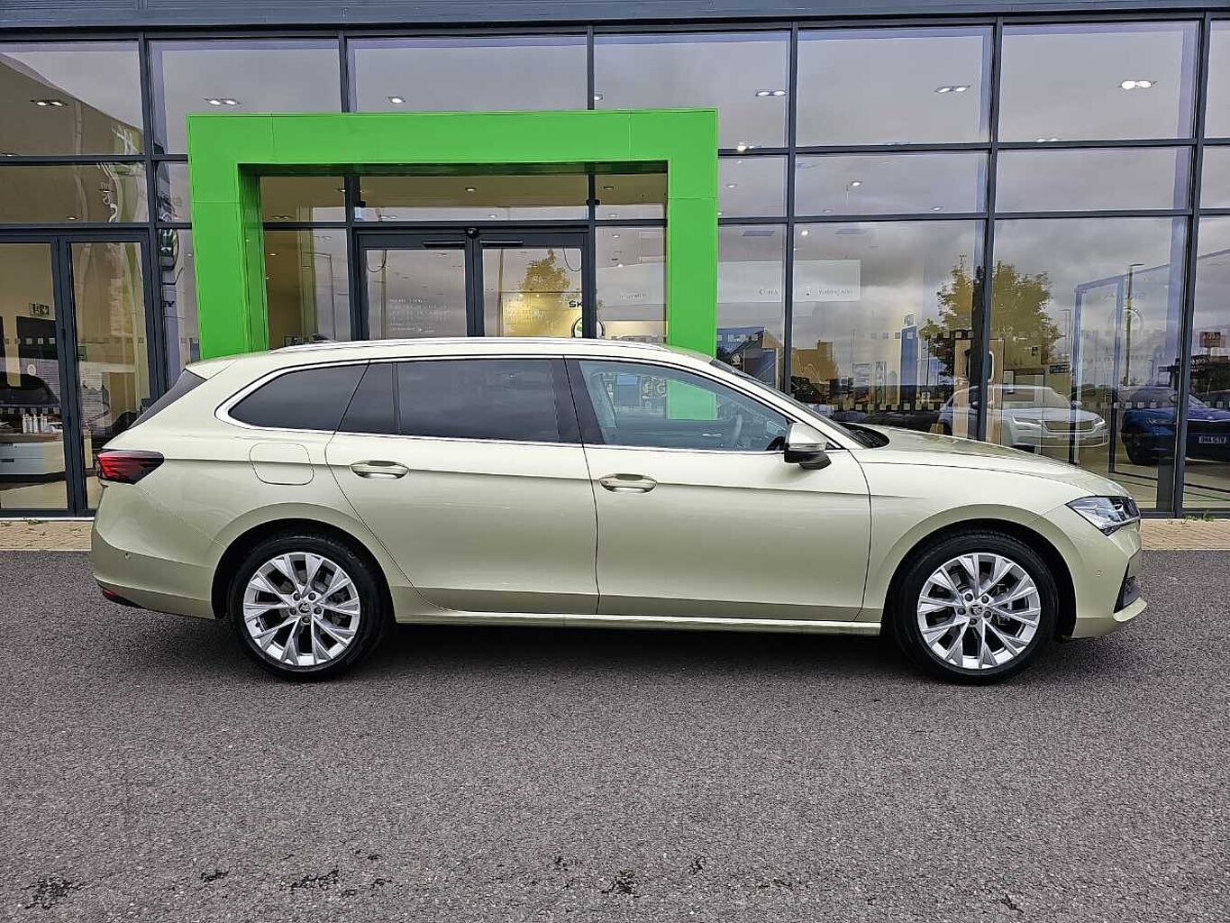 SKODA Superb Estate 1.5 TSI e-TEC SE L 5dr DSG