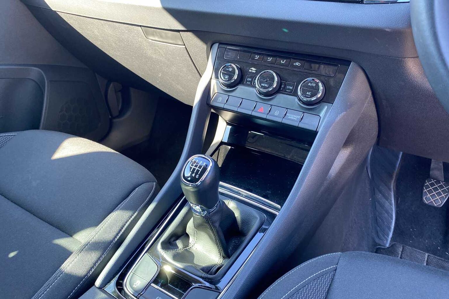 SKODA KAROQ 1.0 TSI SE Drive 5dr