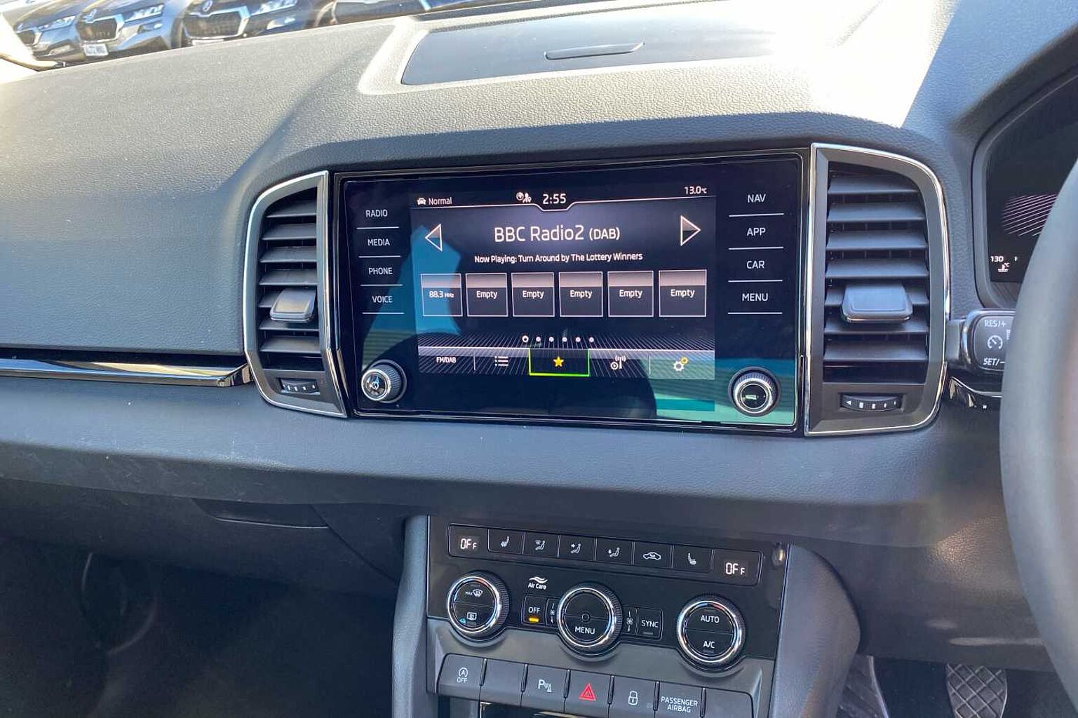 SKODA KAROQ 1.5 TSI SE L 5dr