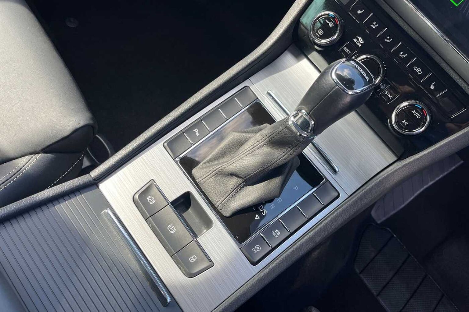 SKODA SUPERB Estate SE Technology