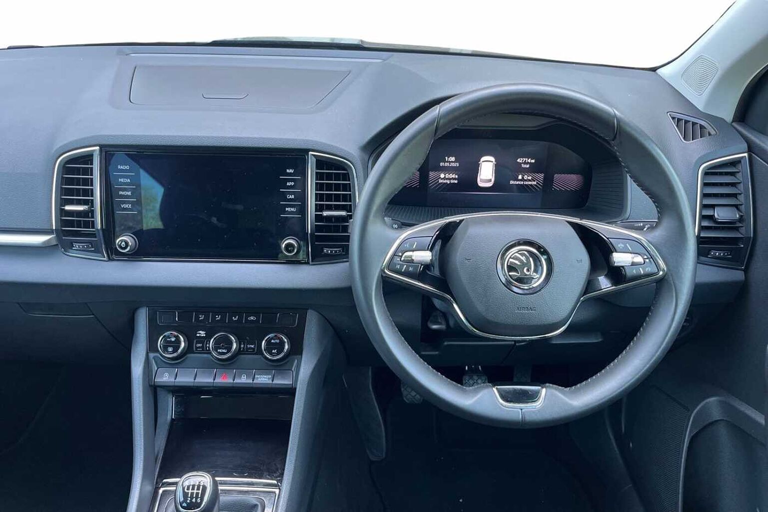 SKODA KAROQ Estate SE Drive