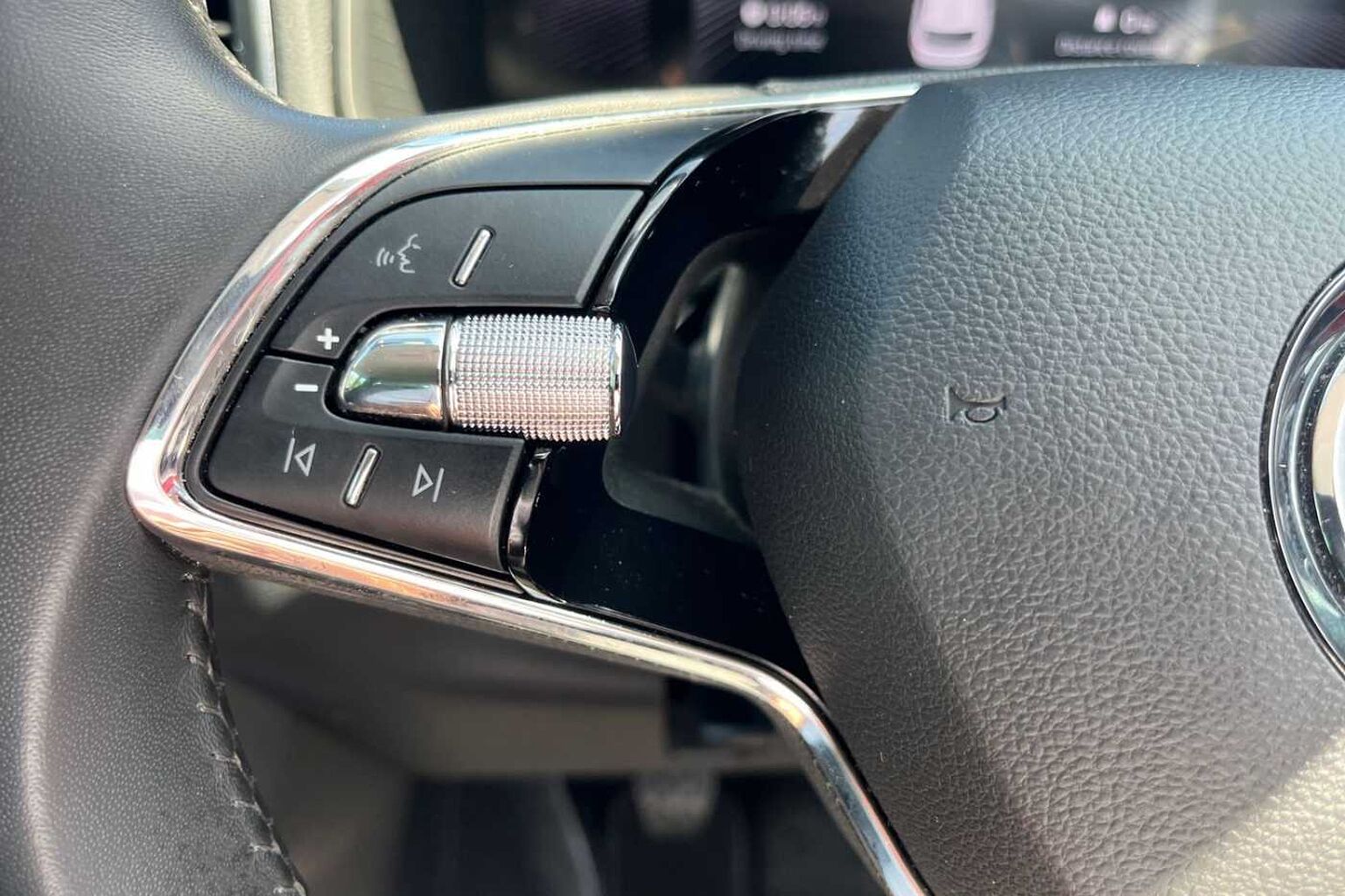 SKODA KAROQ Estate SE Drive