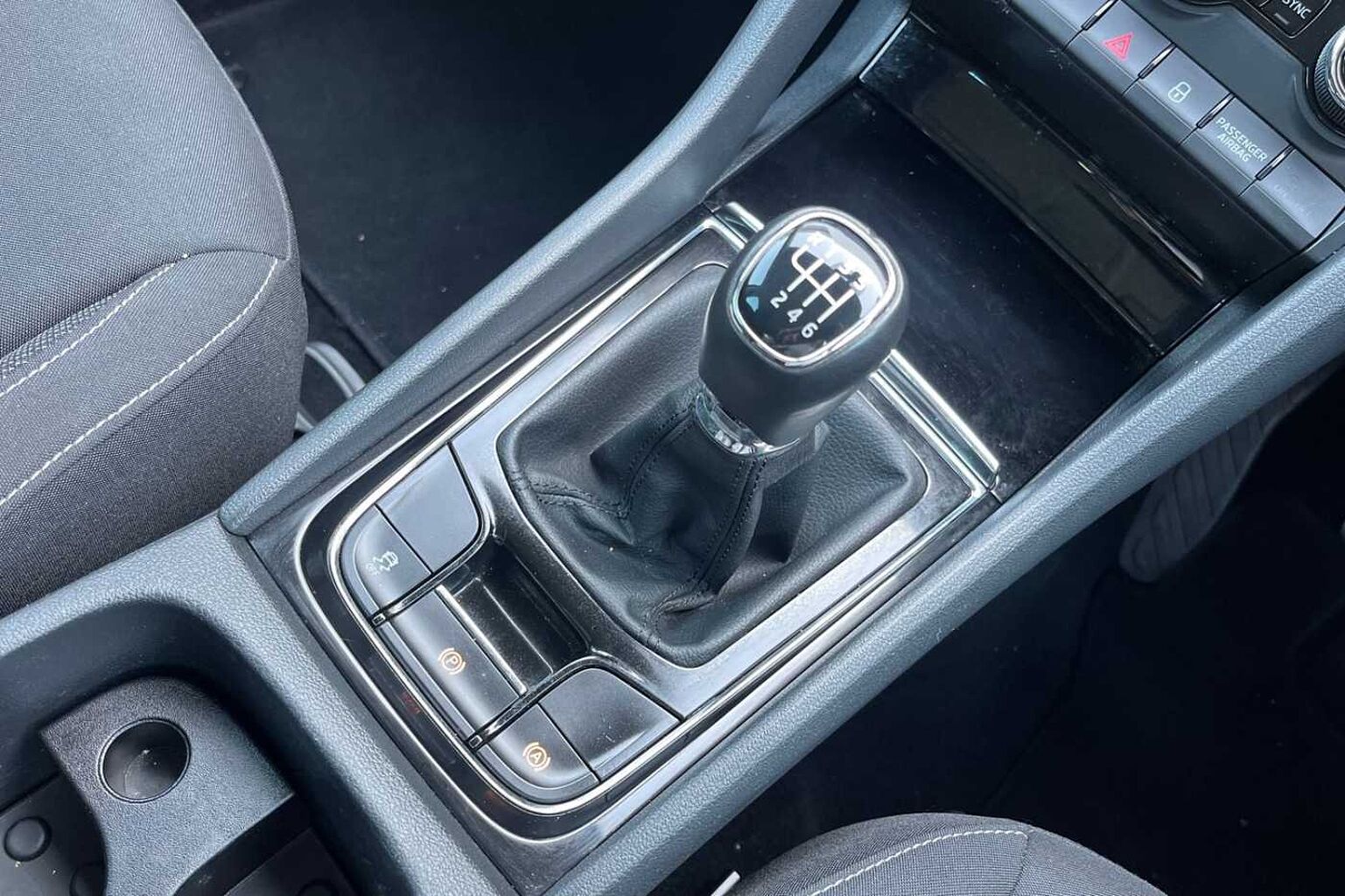 SKODA KAROQ Estate SE Drive