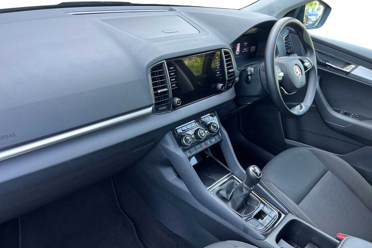 SKODA KAROQ Estate SE Drive