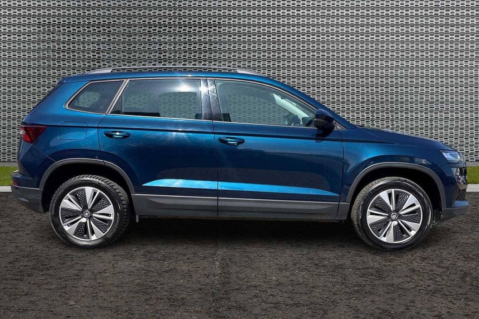 SKODA KAROQ Estate SE Drive