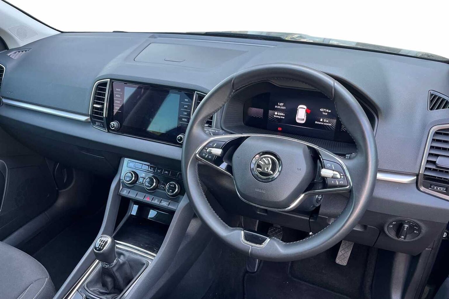 SKODA KAROQ Estate SE Drive