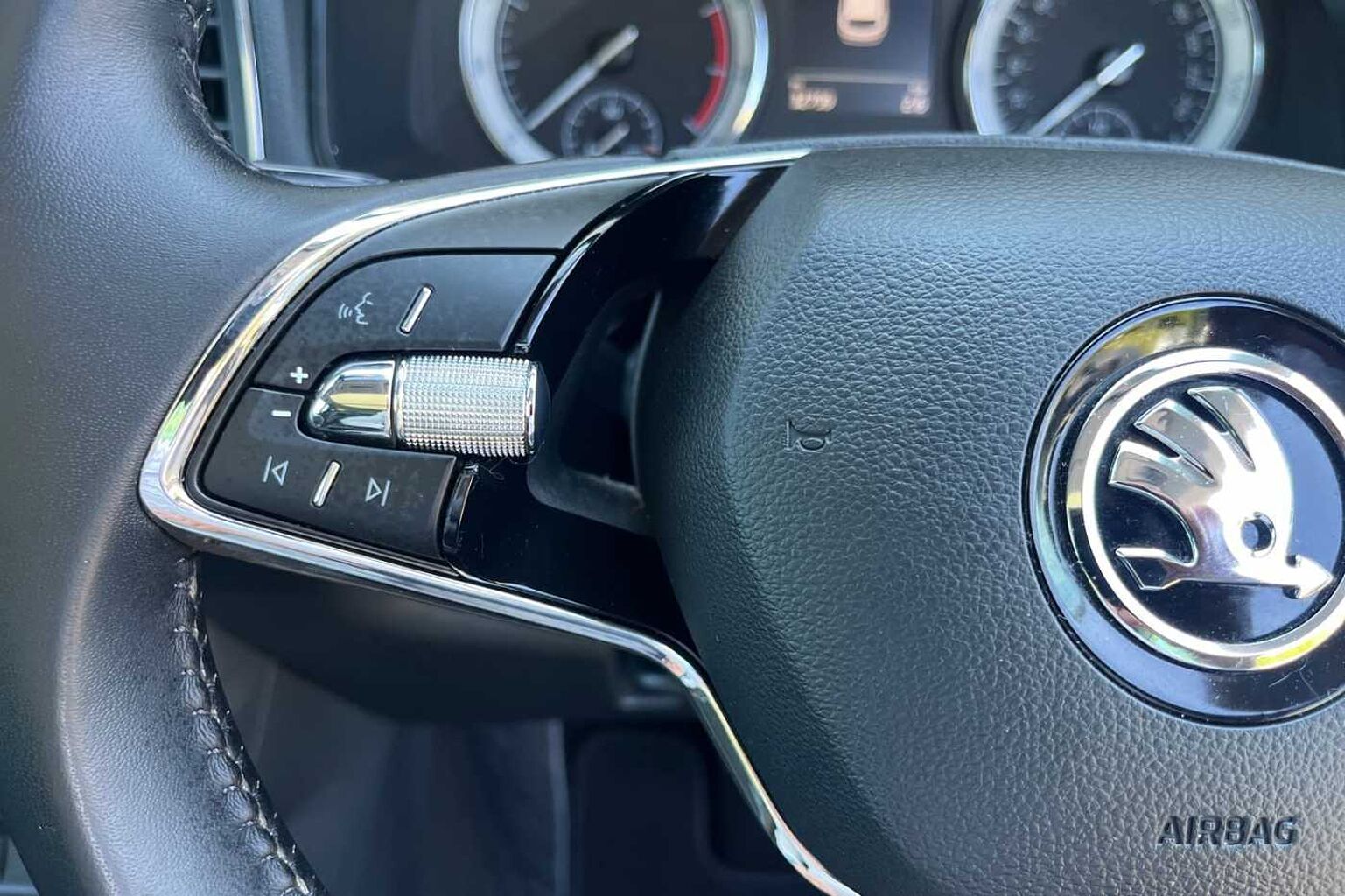 SKODA KAROQ Estate SE L