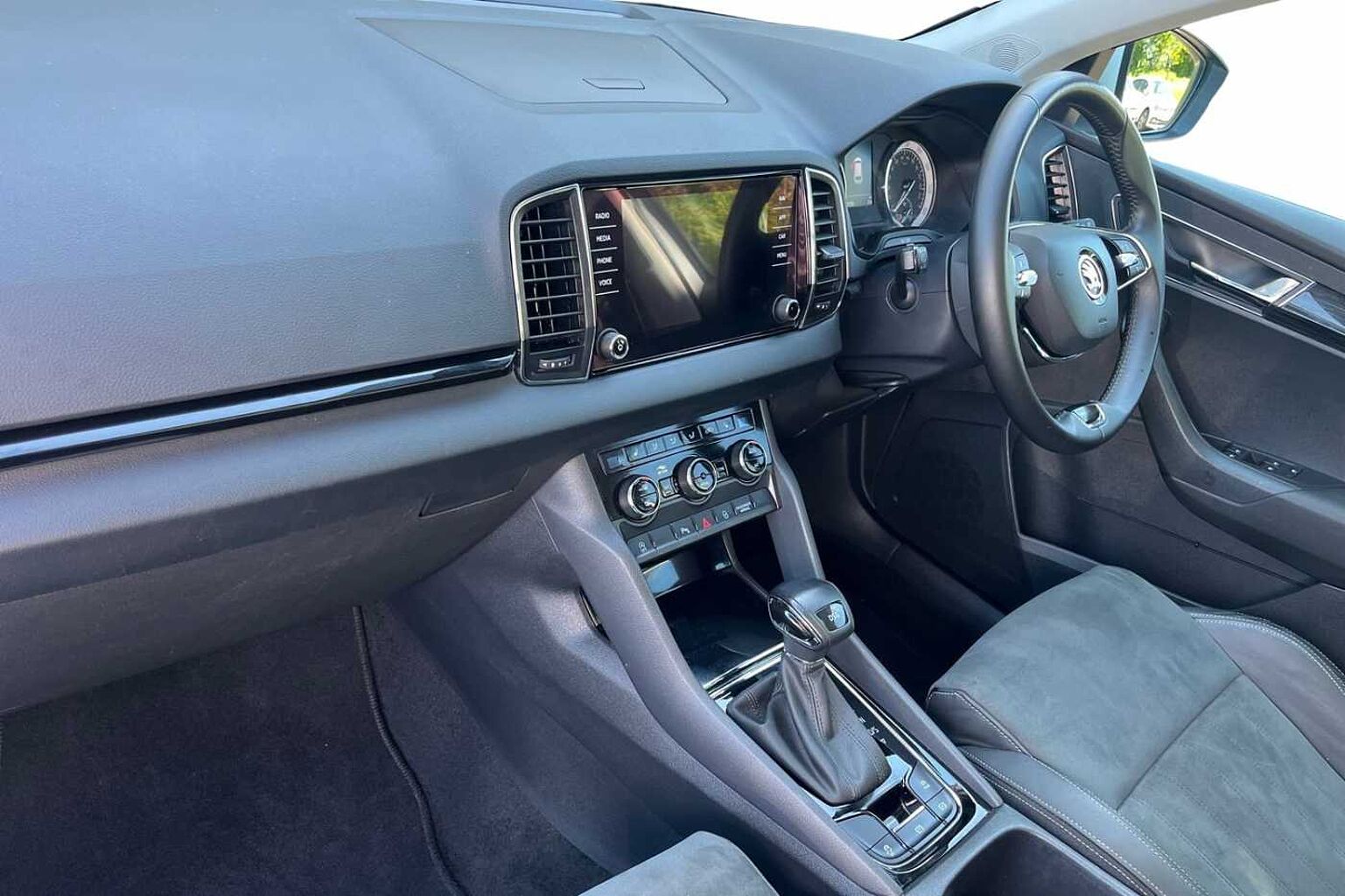 SKODA KAROQ Estate SE L