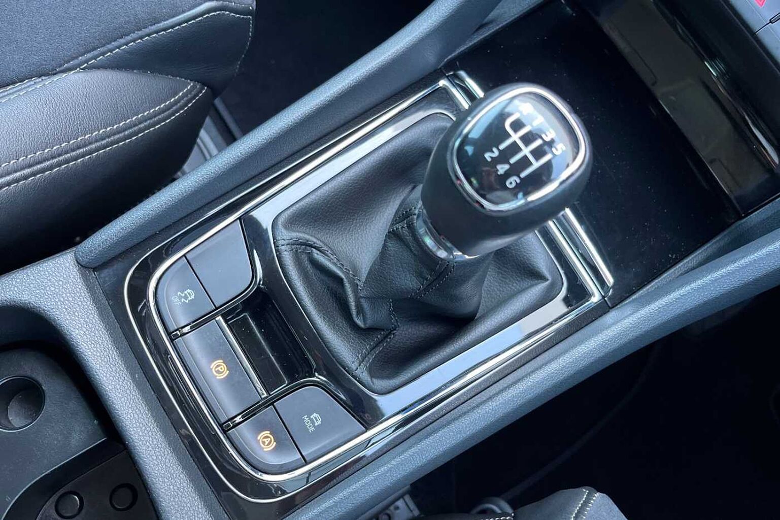 SKODA KAROQ Estate SE L