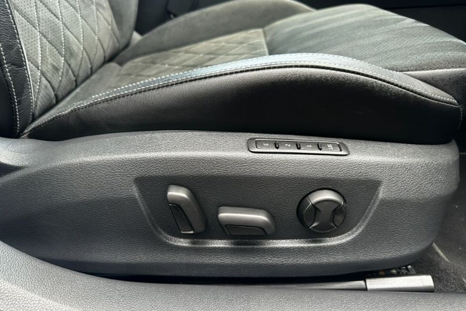 SKODA Superb 2.0 TSI (190ps) SportLine Plus DSG Hatch